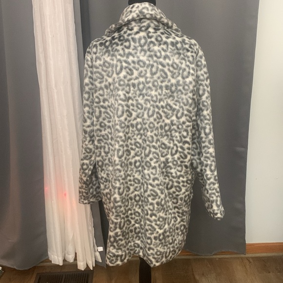 Overcoat - Picture 5 of 7